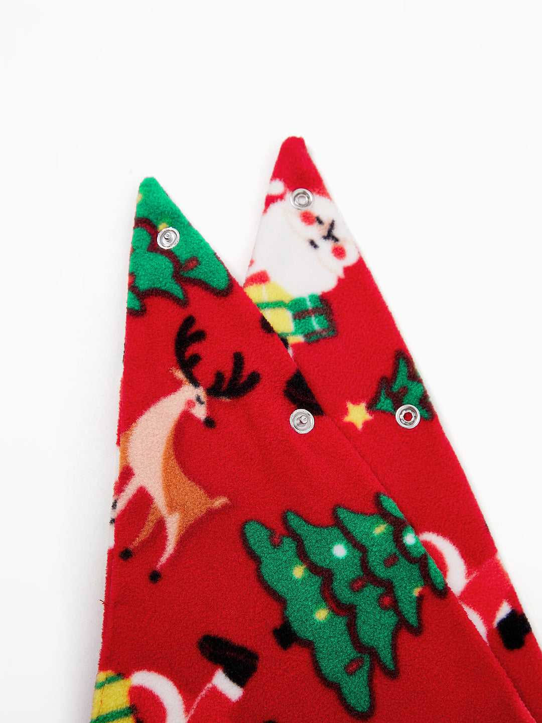 Conjunto de Pijamas de Natal para Toda a Família com Impressão de Pai Natal e Árvore de Natal, PJs de Fleecy Vermelhos com Meias de Natal Incluídas.