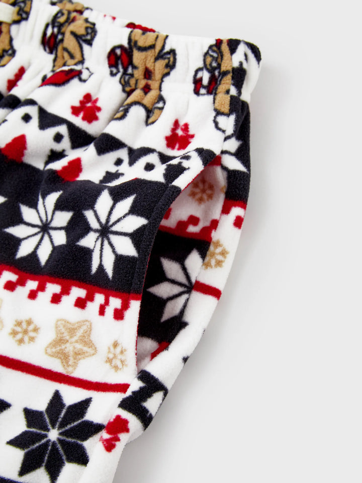 Conjunto de Pijamas de Fleece em Família para o Natal com Estampado de Gengibre e Flocos de Neve e Meias de Natal Vermelhas