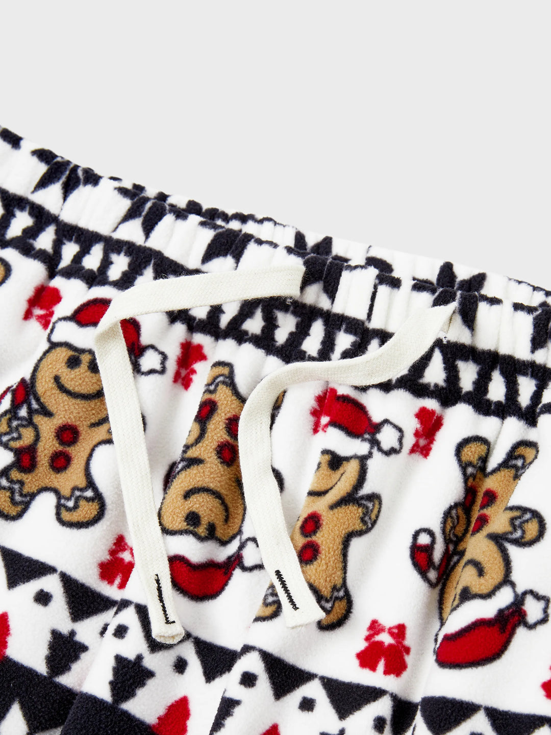 Conjunto de Pijamas de Fleece em Família para o Natal com Estampado de Gengibre e Flocos de Neve e Meias de Natal Vermelhas