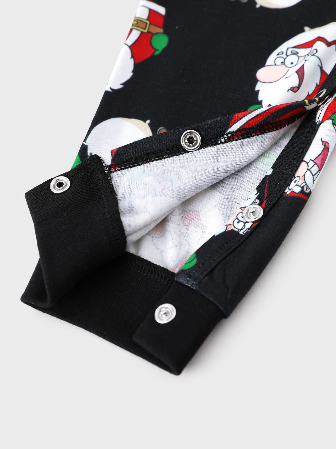 Conjunto de Pijamas em Família para Natal com Estampado de Pai Natal Preto e Branco e Meias de Natal Pretas