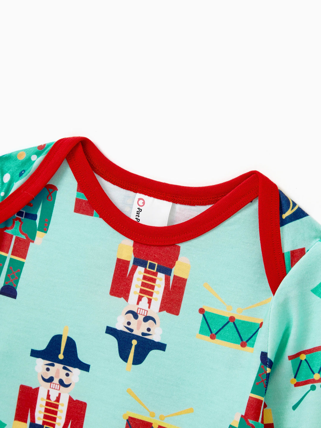 Conjunto de Pijamas Familiares de Natal em Coordenação com Estampa de Soldado e Árvore de Natal, incluindo Meias de Natal, Verde Claro