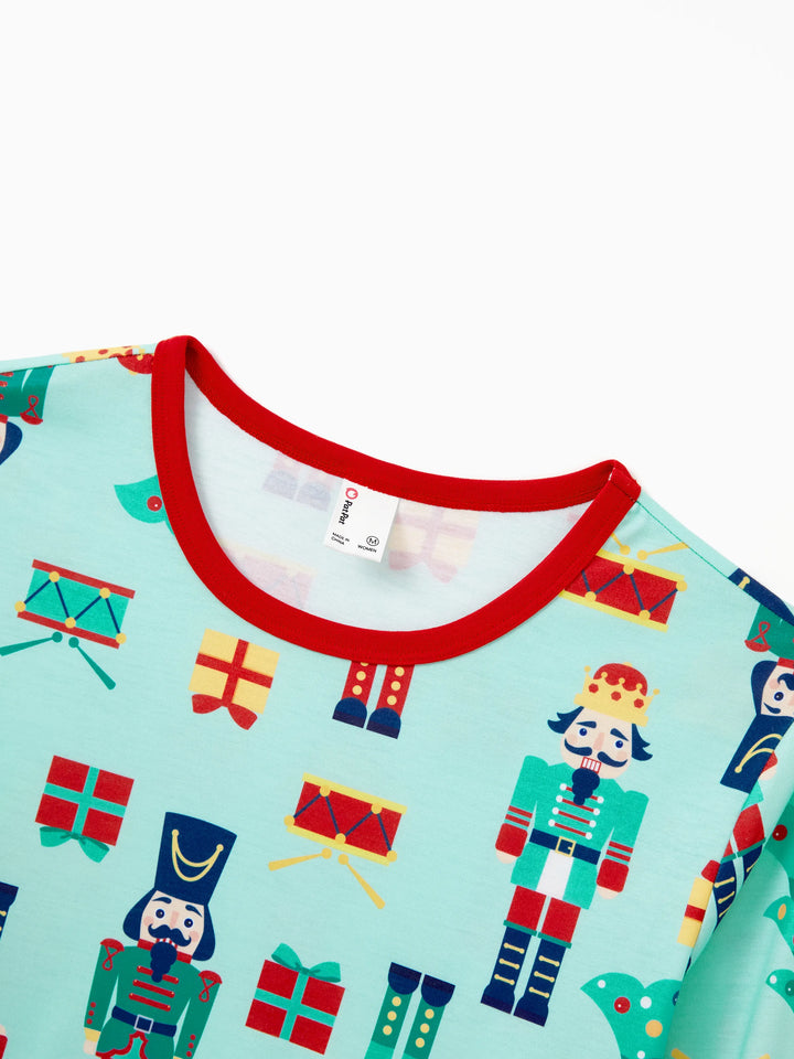 Conjunto de Pijamas Familiares de Natal em Coordenação com Estampa de Soldado e Árvore de Natal, incluindo Meias de Natal, Verde Claro