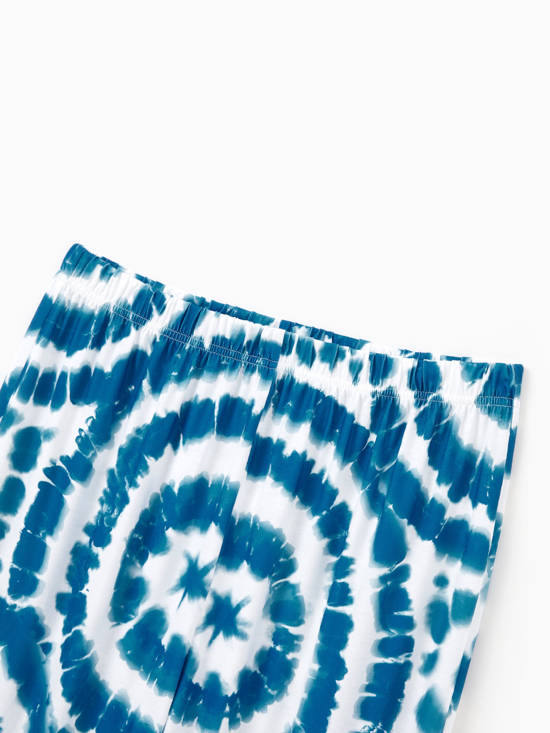 Conjunto de Pajamas de Natal em Família com Estampa de Boneco de Neve em Tie-dye Azul com Meias de Natal Azul Escuro