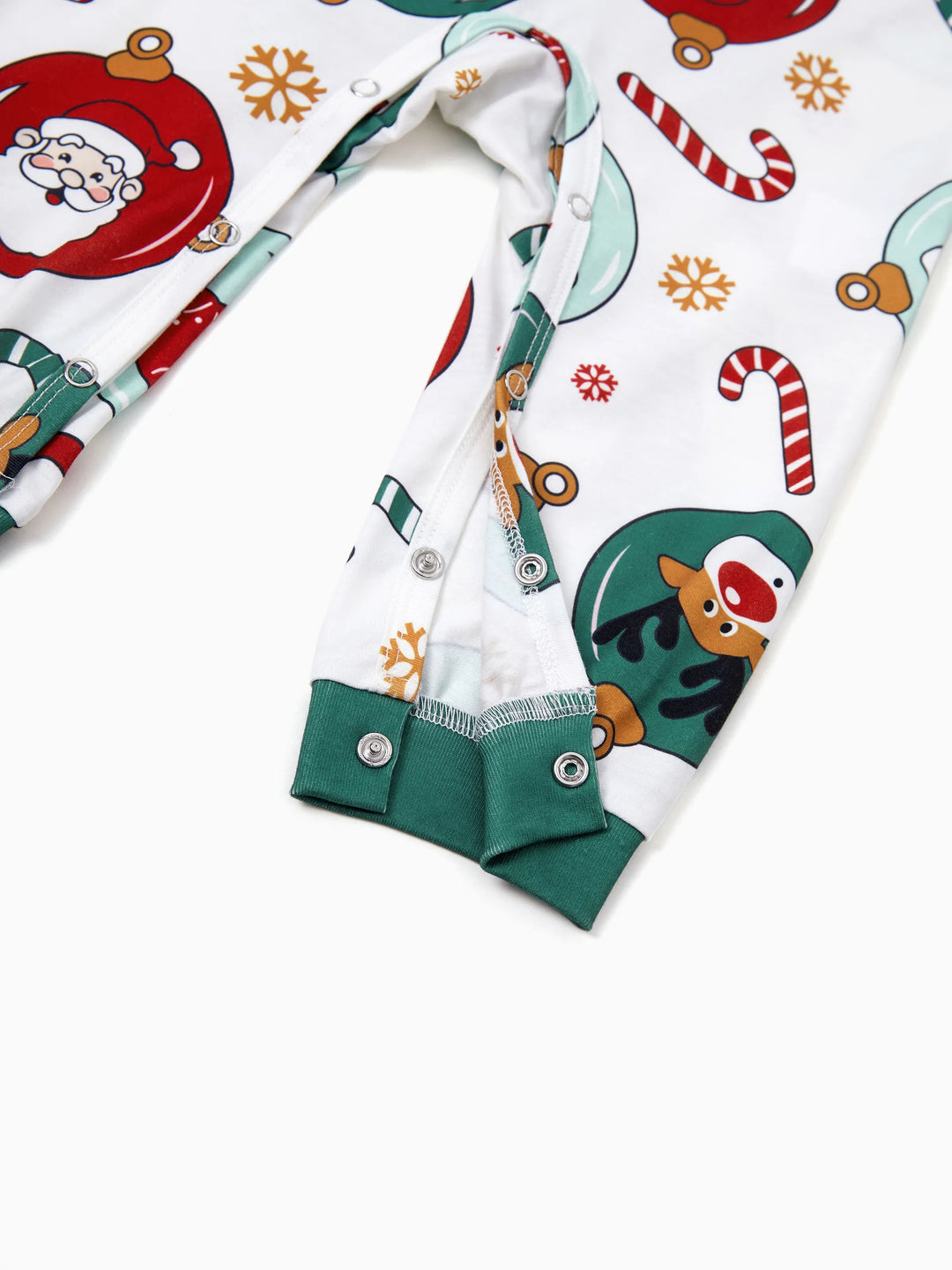 Conjunto de Pijamas em Família a Condizer para o Natal com Renas e Pai Natal e Meias de Natal Verdes