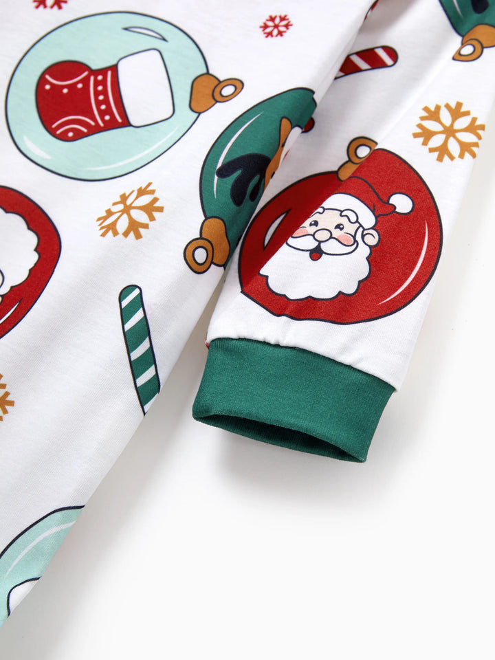 Conjunto de Pijamas em Família a Condizer para o Natal com Renas e Pai Natal e Meias de Natal Verdes