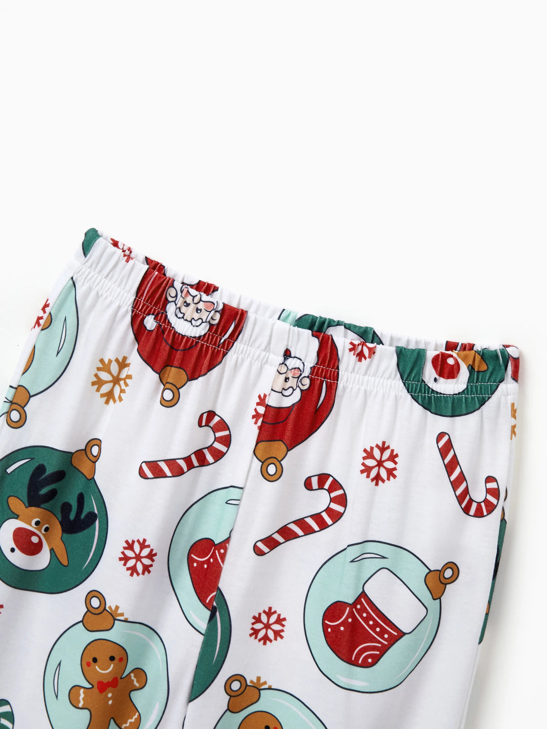 Conjunto de Pijamas em Família a Condizer para o Natal com Renas e Pai Natal e Meias de Natal Verdes