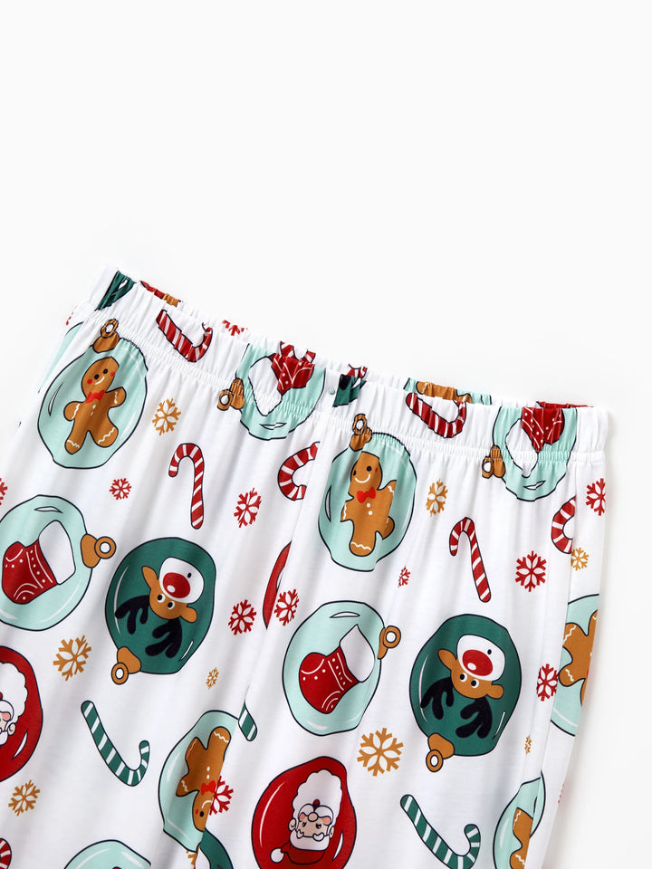 Conjunto de Pijamas em Família a Condizer para o Natal com Renas e Pai Natal e Meias de Natal Verdes