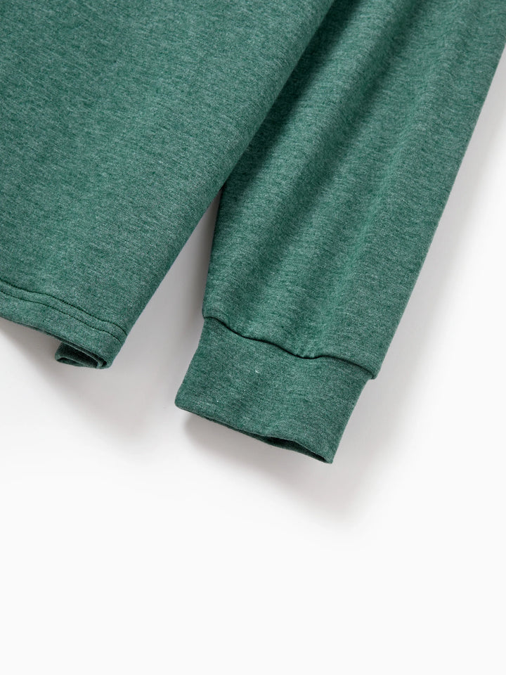 Conjunto de Pijamas em Família a Condizer para o Natal com Renas e Pai Natal e Meias de Natal Verdes