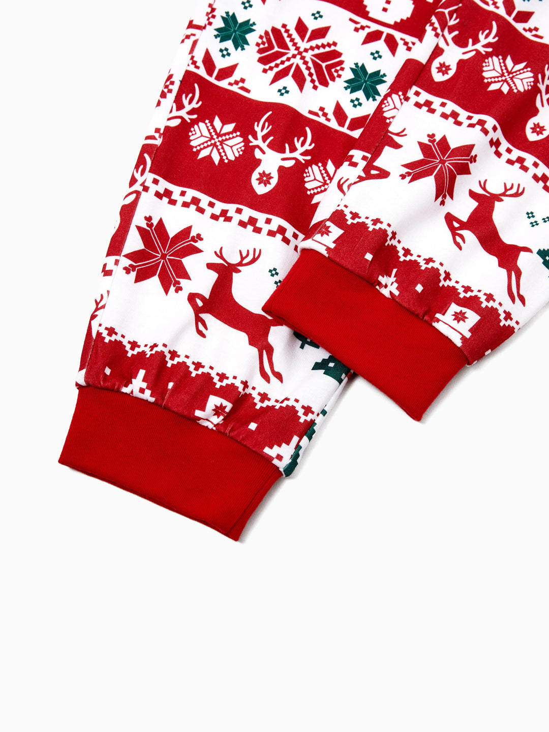 Conjunto de Pijamas de Natal para Família em Conjunto: Com Estampado de Rena e Boneco de Neve, Pijamas Vermelhos de Manga Longa com Meias de Natal Vermelhas.