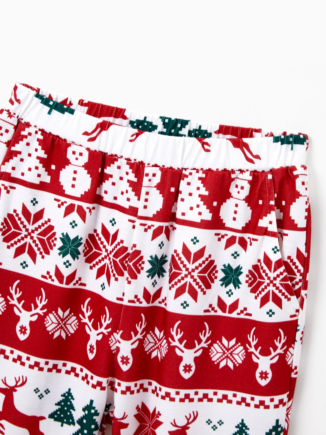 Conjunto de Pijamas de Natal para Família em Conjunto: Com Estampado de Rena e Boneco de Neve, Pijamas Vermelhos de Manga Longa com Meias de Natal Vermelhas.