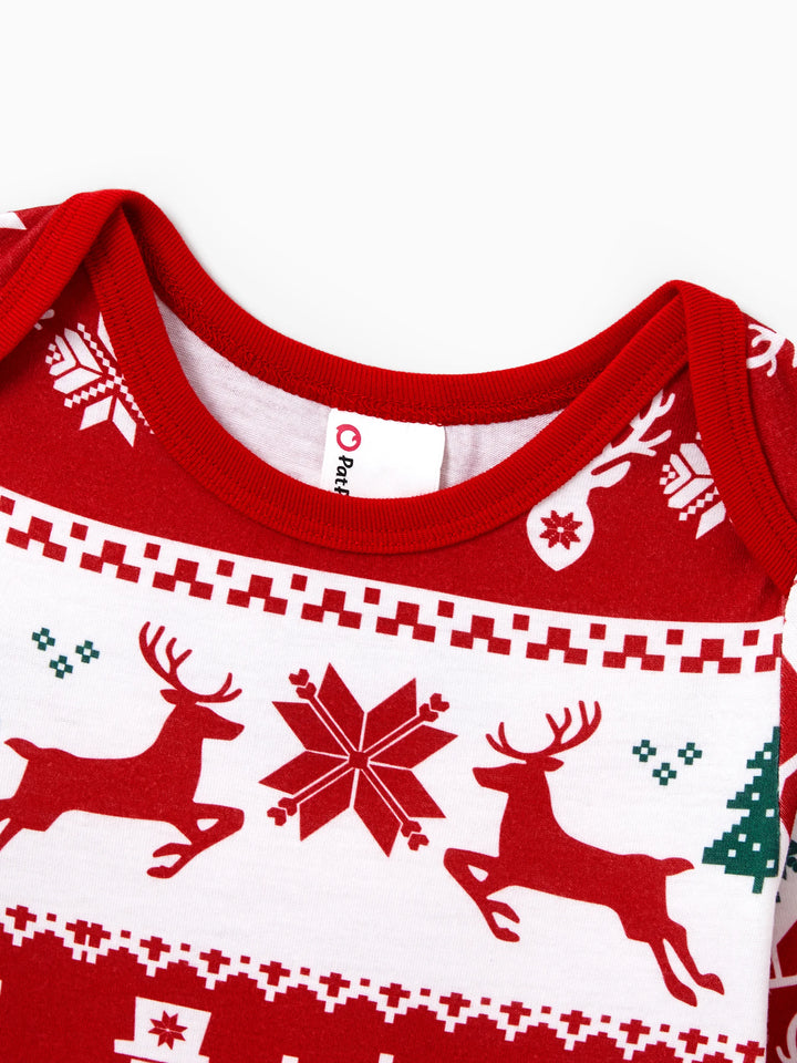 Conjunto de Pijamas de Natal para Família em Conjunto: Com Estampado de Rena e Boneco de Neve, Pijamas Vermelhos de Manga Longa com Meias de Natal Vermelhas.