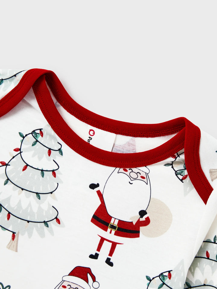 Conjunto de Pijamas de Natal em Família com Estampagem de Gnomos - Pijamas Brancos com Meias de Natal Brancas