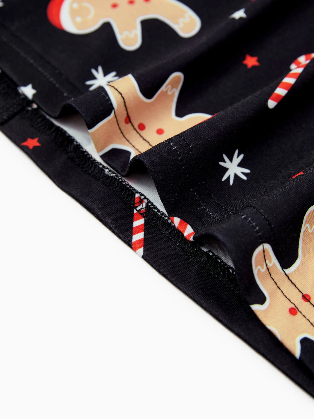 Conjunto de Pijamas de Natal Correspondentes para Família com Estampado de Bolachas de Gengibre - Pijamas Pretos com Meias de Natal Pretas