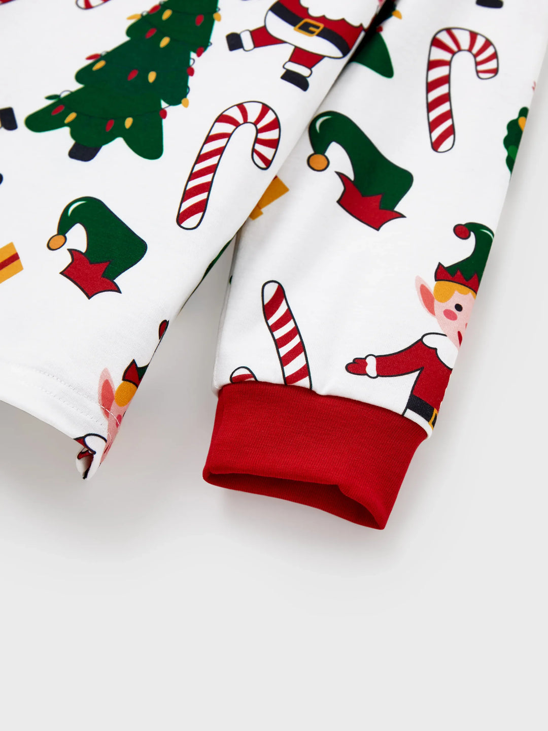 Conjunto de Pijamas Coordenação de Natal para toda a Família Estampado com Pai Natal e Árvore de Natal, Pijamas de Manga Longa com Meias de Natal Brancas
