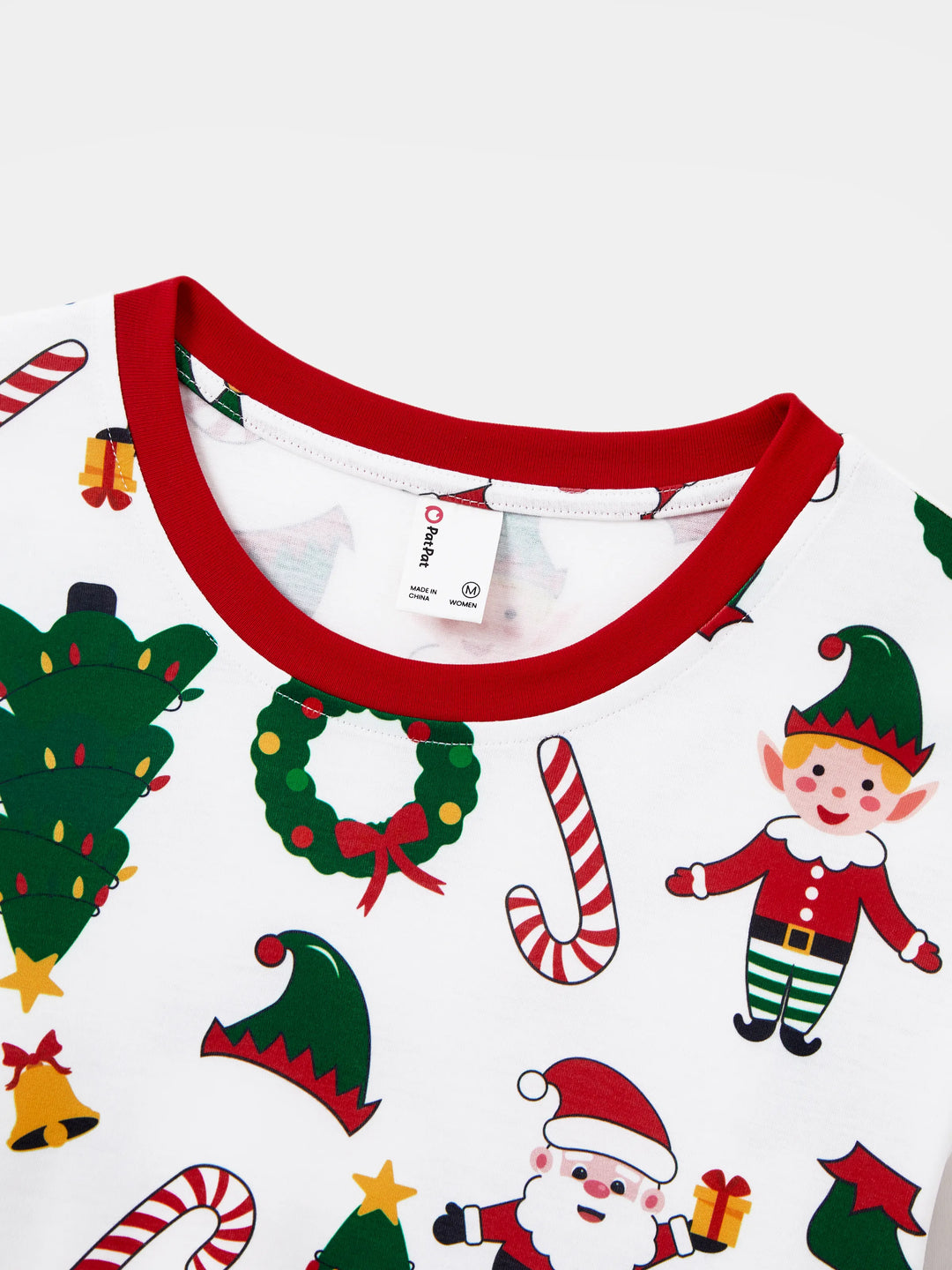 Conjunto de Pijamas Coordenação de Natal para toda a Família Estampado com Pai Natal e Árvore de Natal, Pijamas de Manga Longa com Meias de Natal Brancas