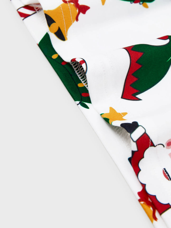 Conjunto de Pijamas Coordenação de Natal para toda a Família Estampado com Pai Natal e Árvore de Natal, Pijamas de Manga Longa com Meias de Natal Brancas