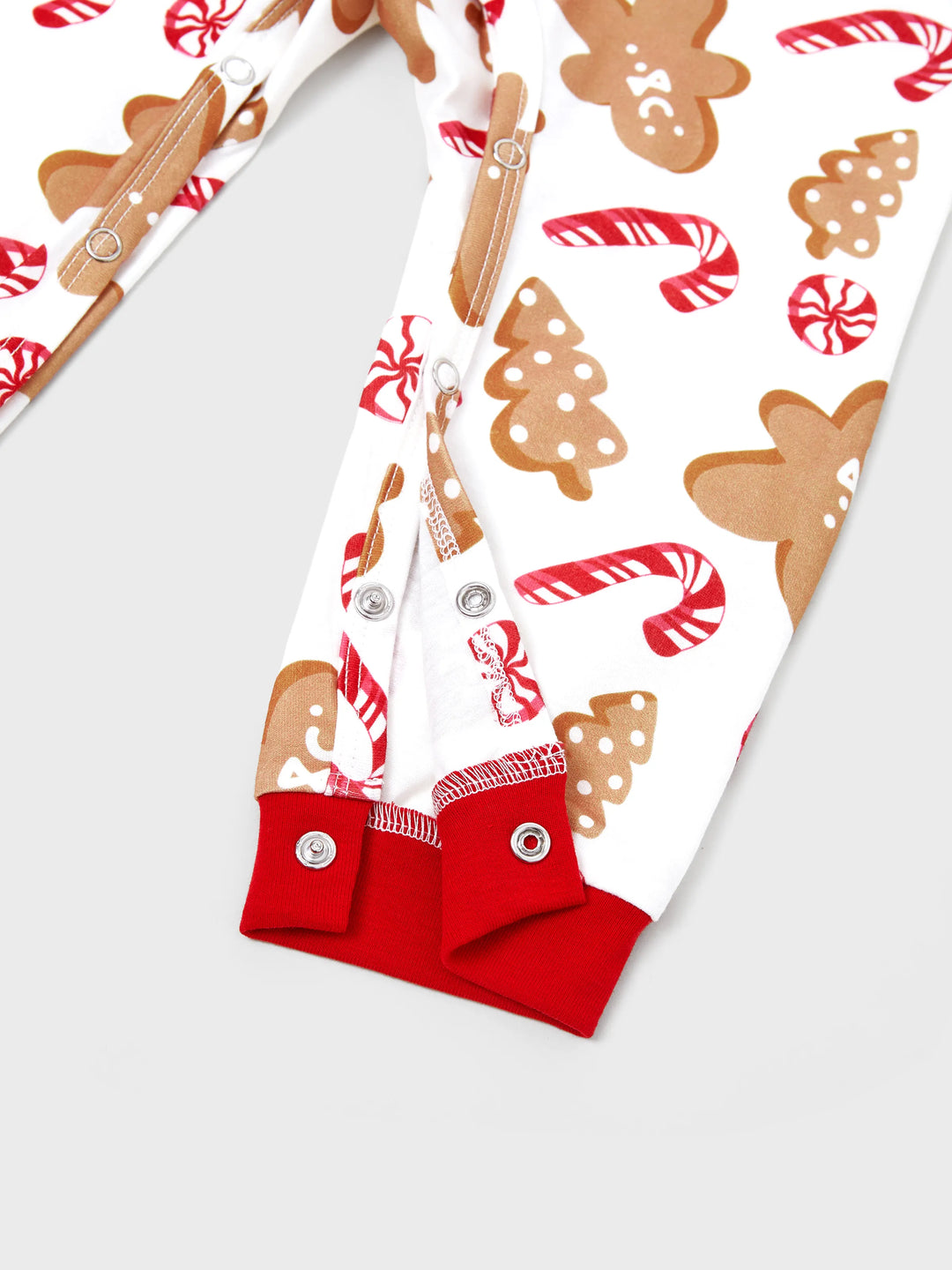 Conjunto de Pijamas de Natal em Família com Estampado de Gengibre e Bastão de Dóceis, incluindo Meias de Natal Vermelhas.
