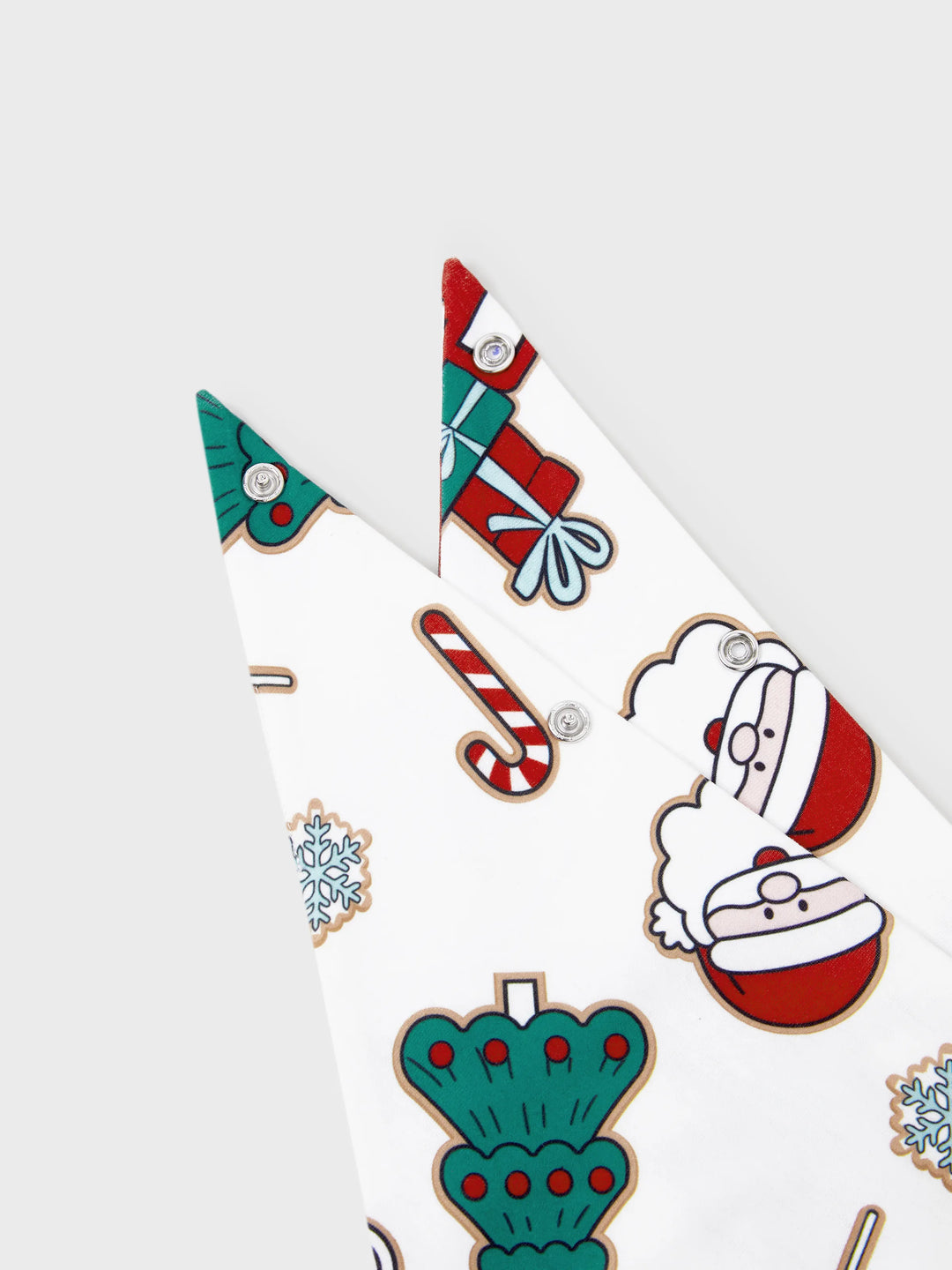 Conjunto de Pijamas em Família para o Natal com Impressão de Pai Natal e Árvore de Natal - PJs Brancos com Meias de Natal Brancas