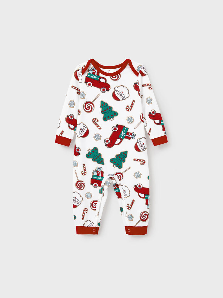 Conjunto de Pijamas em Família para o Natal com Impressão de Pai Natal e Árvore de Natal - PJs Brancos com Meias de Natal Brancas