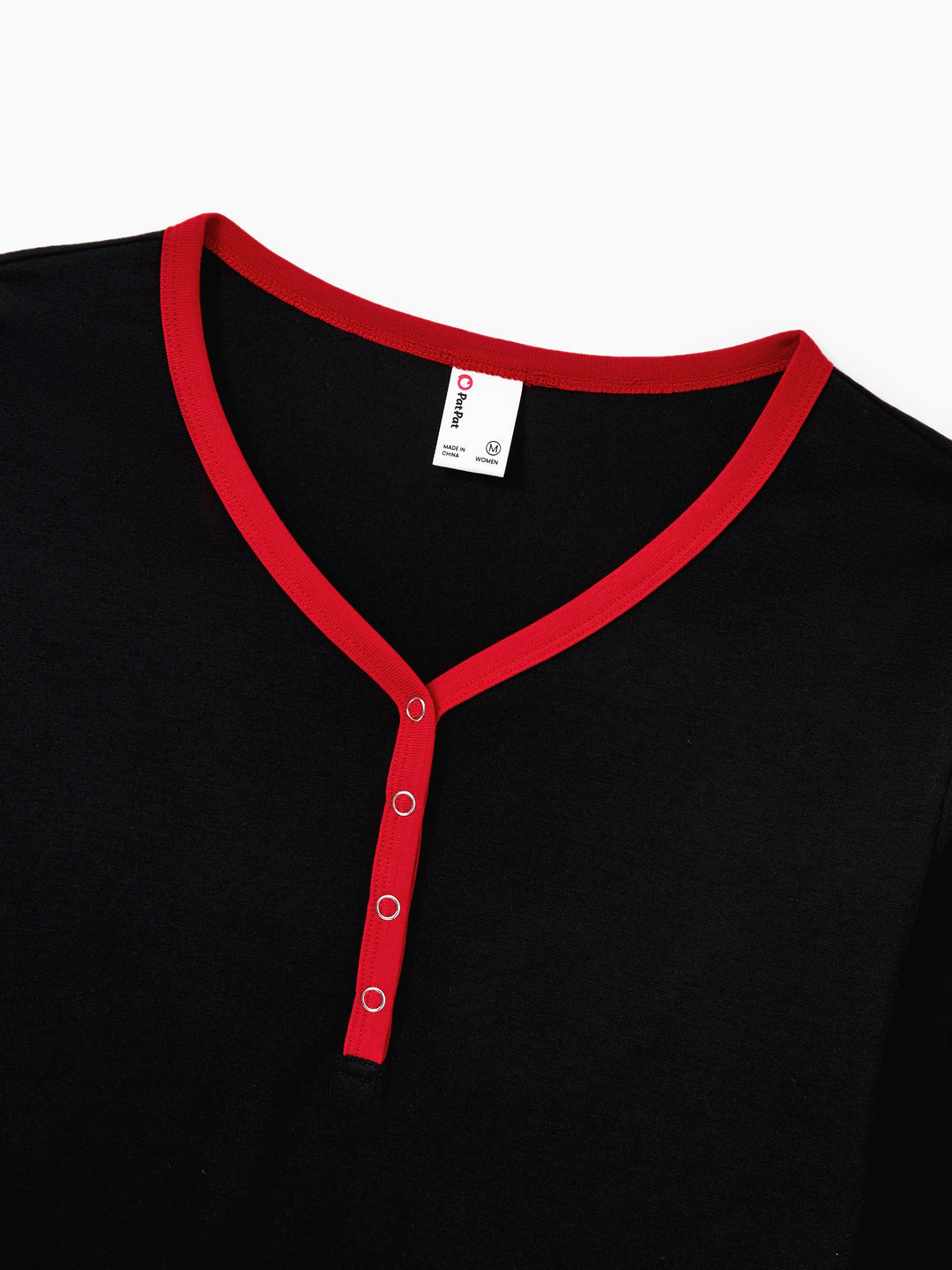 Conjunto de Pijamas de Natal para a Família com Estampa de Boneco de Neve e Árvore de Natal - Pijamas Pretos com Meias de Natal Pretas