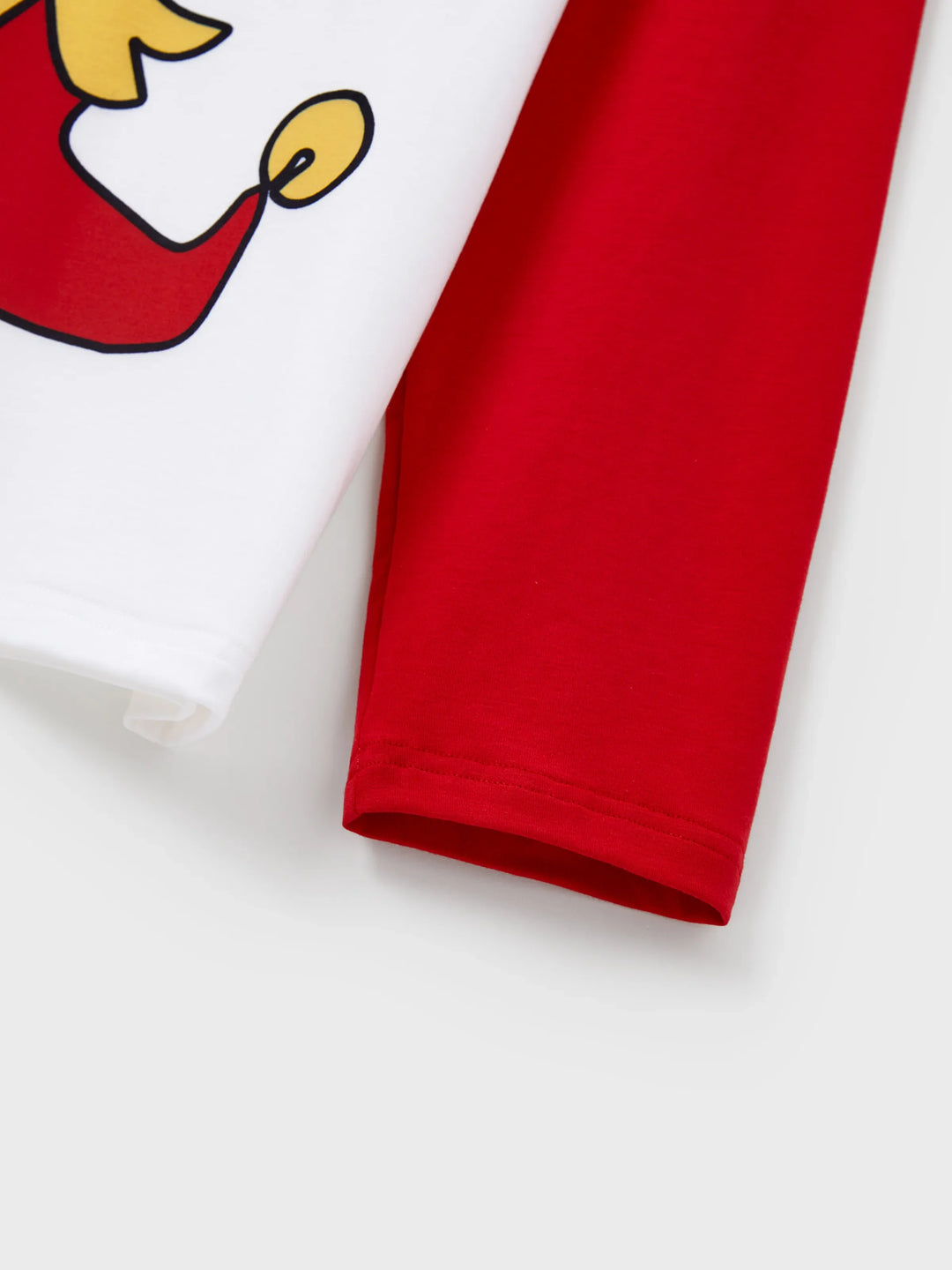 Conjunto de Pijamas de Natal para a Família em Conjunto com Meias de Natal - Estampa de Elfo - Vermelho