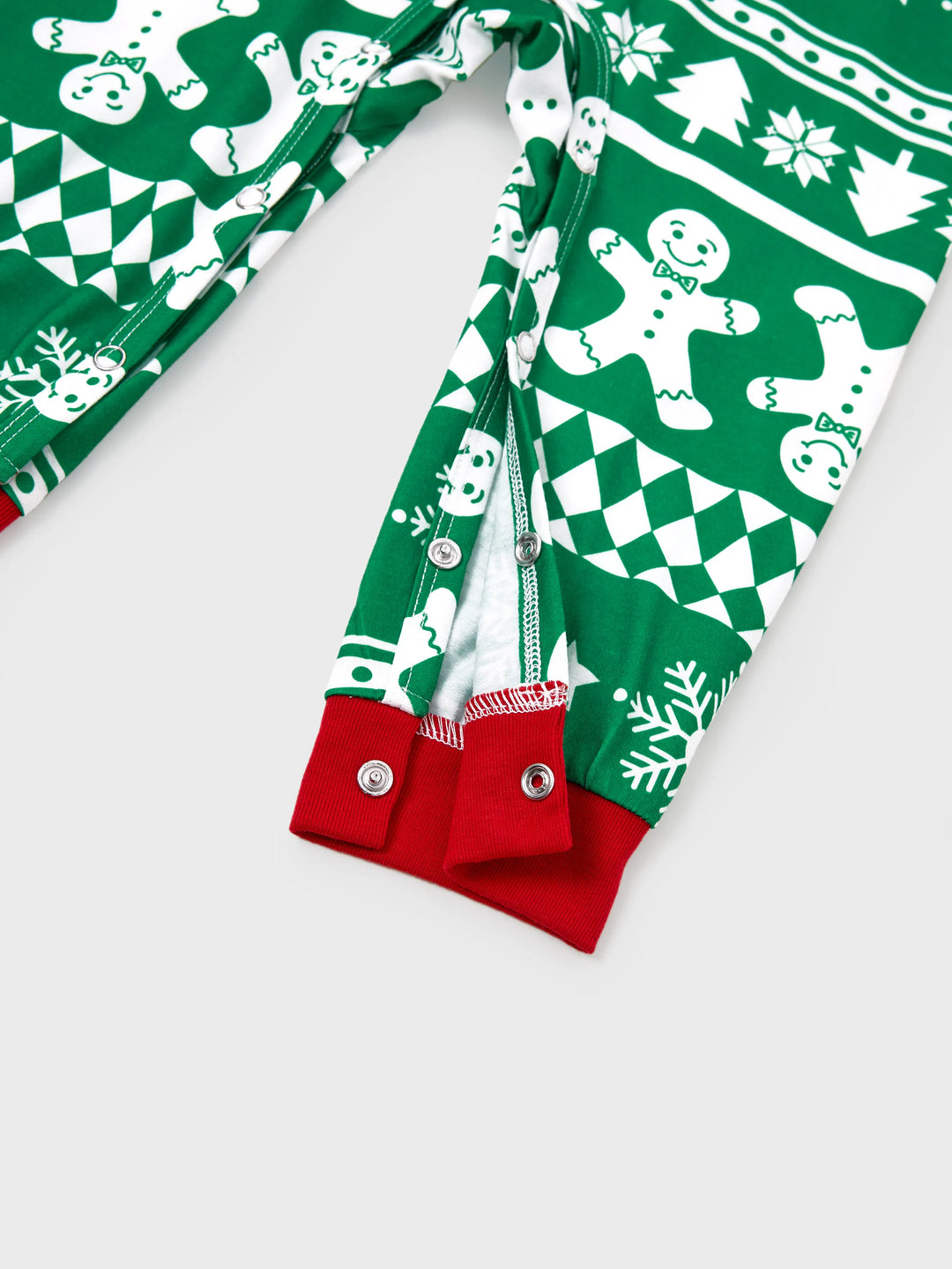 Conjunto de Pajamas Correspondentes para a Família de Natal com Impressão de Gengibre e Árvore de Natal PJs Verdes com Meias de Natal Verdes