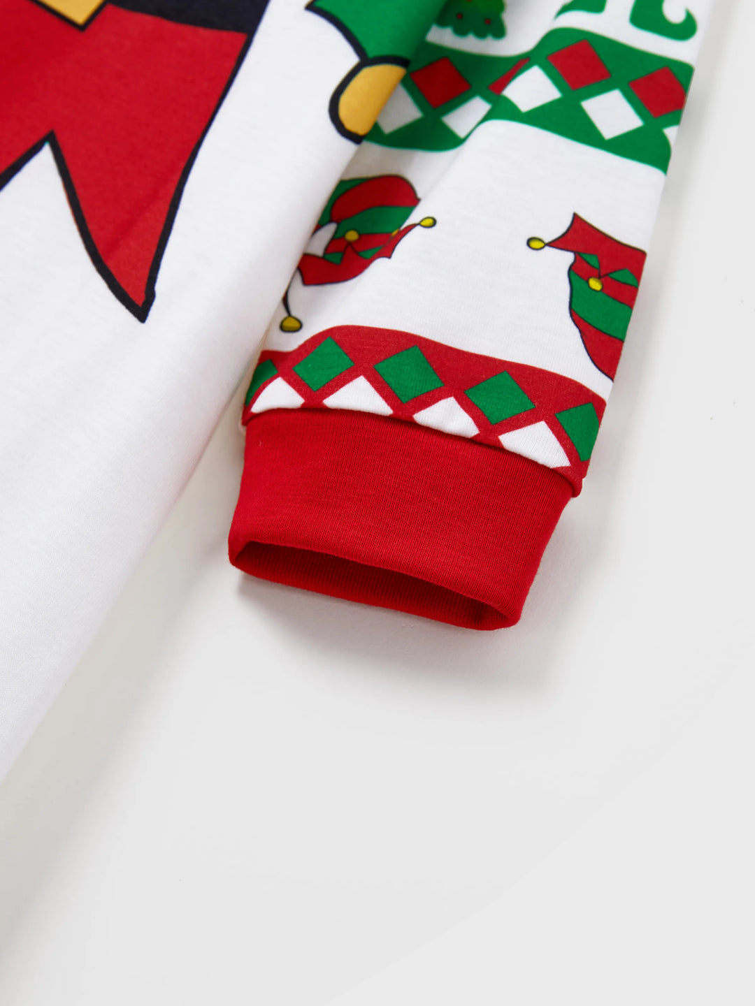 Conjunto de Pijamas de Natal para a Família em Conjunto com Meias de Natal - Estampa de Elfo - Vermelho