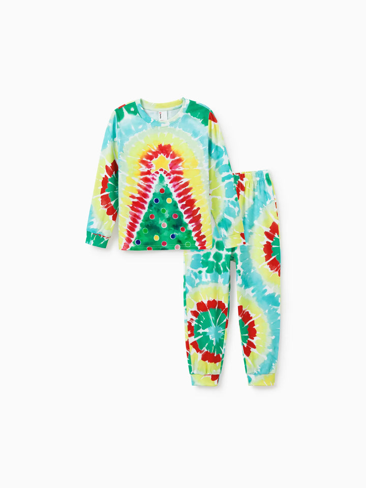 Conjunto de Pijamas de Natal para a Família em Coordenação com Estampa Colorida de Árvore de Natal e Meias de Natal Multicoloridas