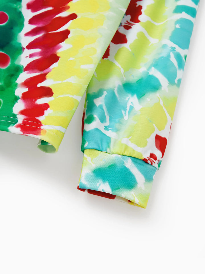 Conjunto de Pijamas de Natal para a Família em Coordenação com Estampa Colorida de Árvore de Natal e Meias de Natal Multicoloridas