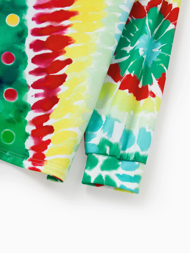 Conjunto de Pijamas de Natal para a Família em Coordenação com Estampa Colorida de Árvore de Natal e Meias de Natal Multicoloridas