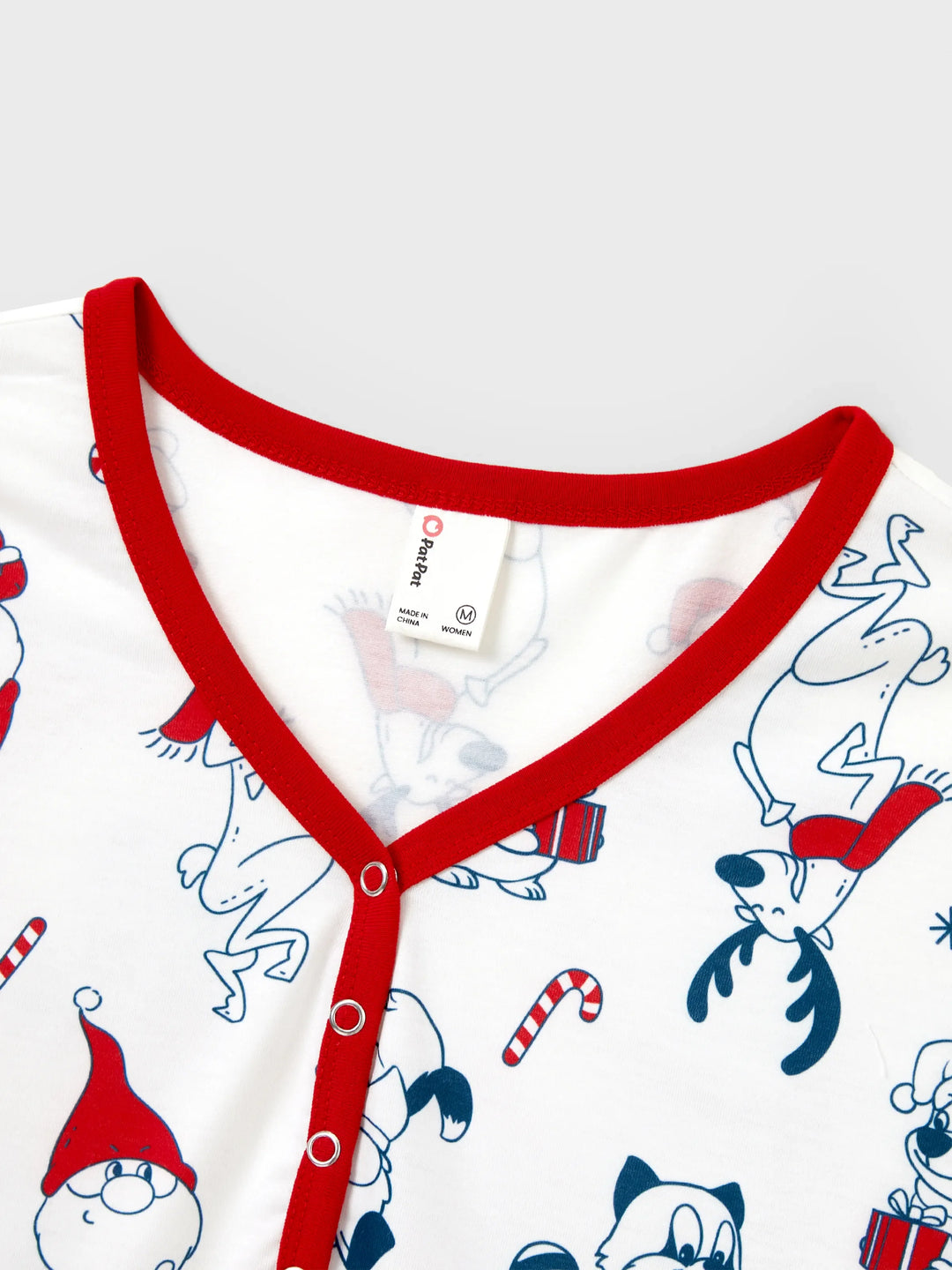 Conjunto de Pijamas Correspondentes para a Família com Estampa de Pai Natal e Cães, incluindo Meias de Natal, Brancas