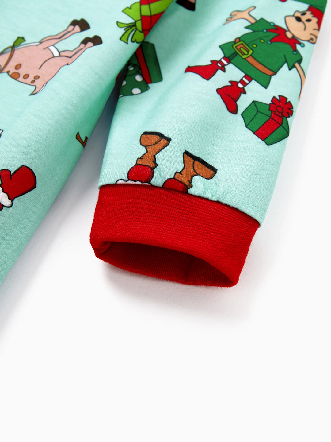 Conjunto de Pijamas de Natal Coordinate para Família com Estampa de Renas e Meias de Natal Verde Claro