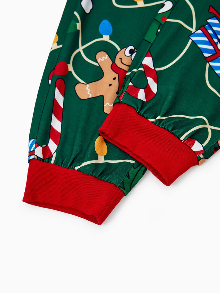 Conjunto de Pijamas em Família para o Natal em Verde e Branco com Gengibre e Árvore de Natal, incluindo Meias de Natal Verde Escuro.