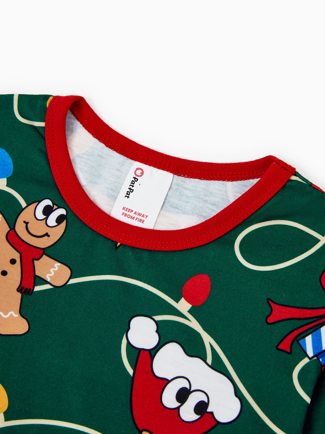 Conjunto de Pijamas em Família para o Natal em Verde e Branco com Gengibre e Árvore de Natal, incluindo Meias de Natal Verde Escuro.