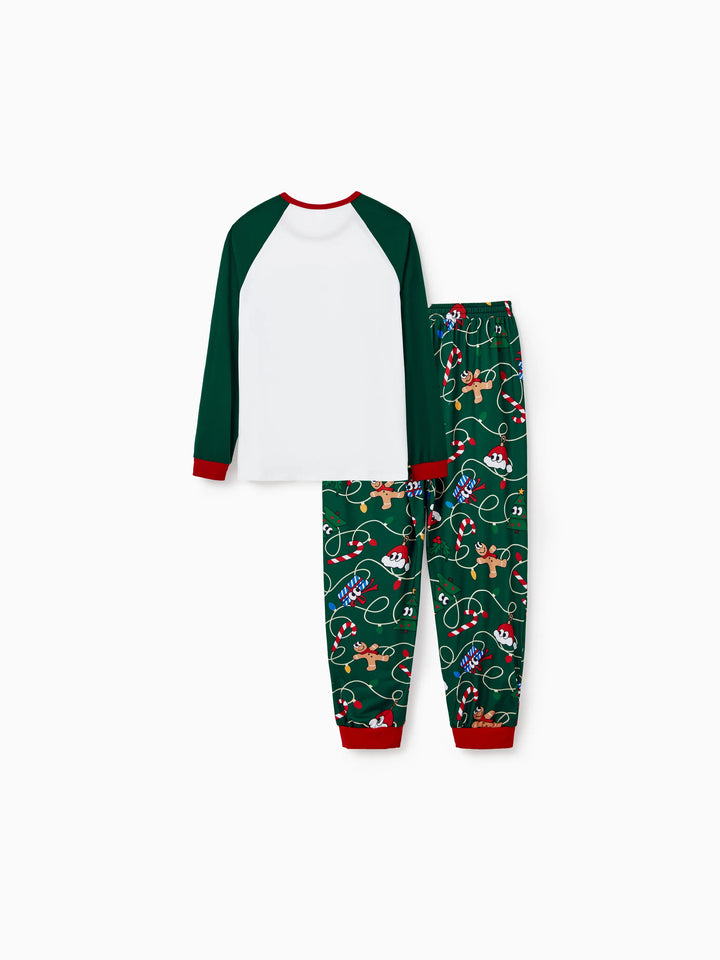 Conjunto de Pijamas em Família para o Natal em Verde e Branco com Gengibre e Árvore de Natal, incluindo Meias de Natal Verde Escuro.