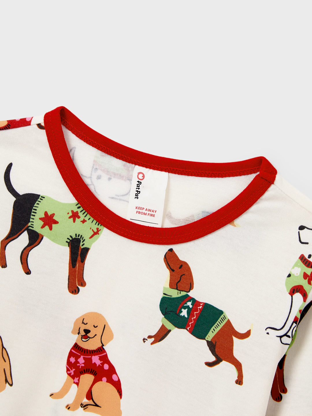 Conjunto de Pijamas Coincidentes para a Família no Natal com Vários Design de Cães e Meias de Natal em Cor Apricot