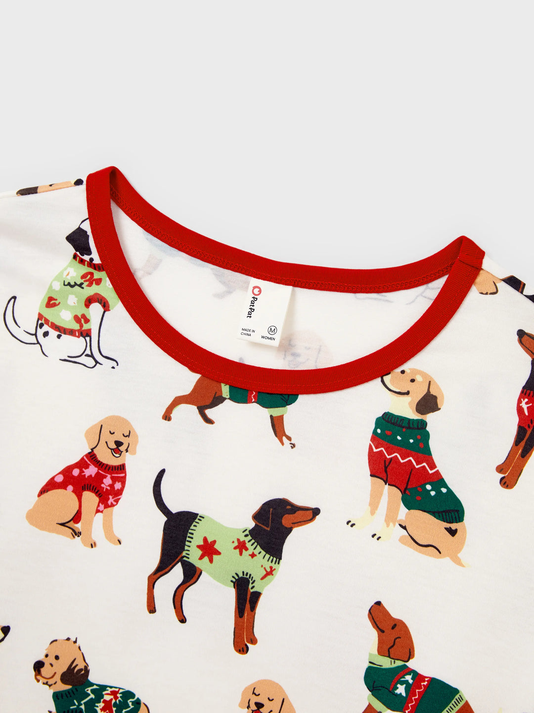 Conjunto de Pijamas Coincidentes para a Família no Natal com Vários Design de Cães e Meias de Natal em Cor Apricot