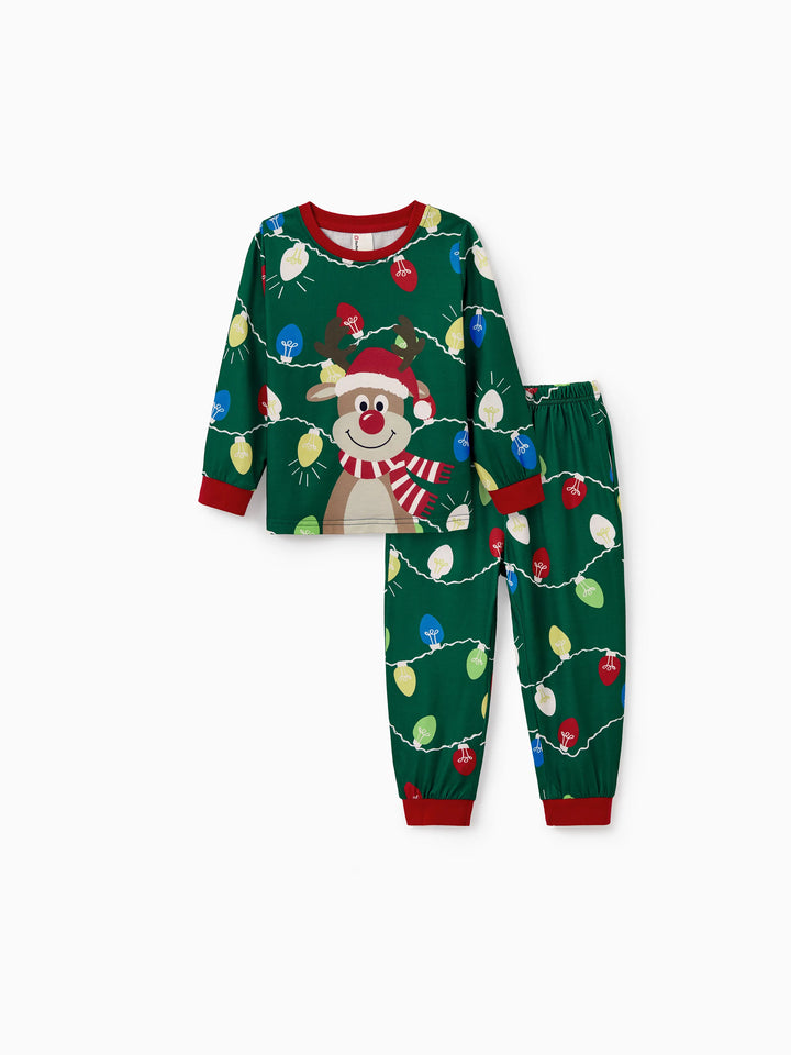 Conjunto de Pijamas de Natal para a Família em Coordenação - Estampado de Renas em Verde com Meias de Natal Verdes