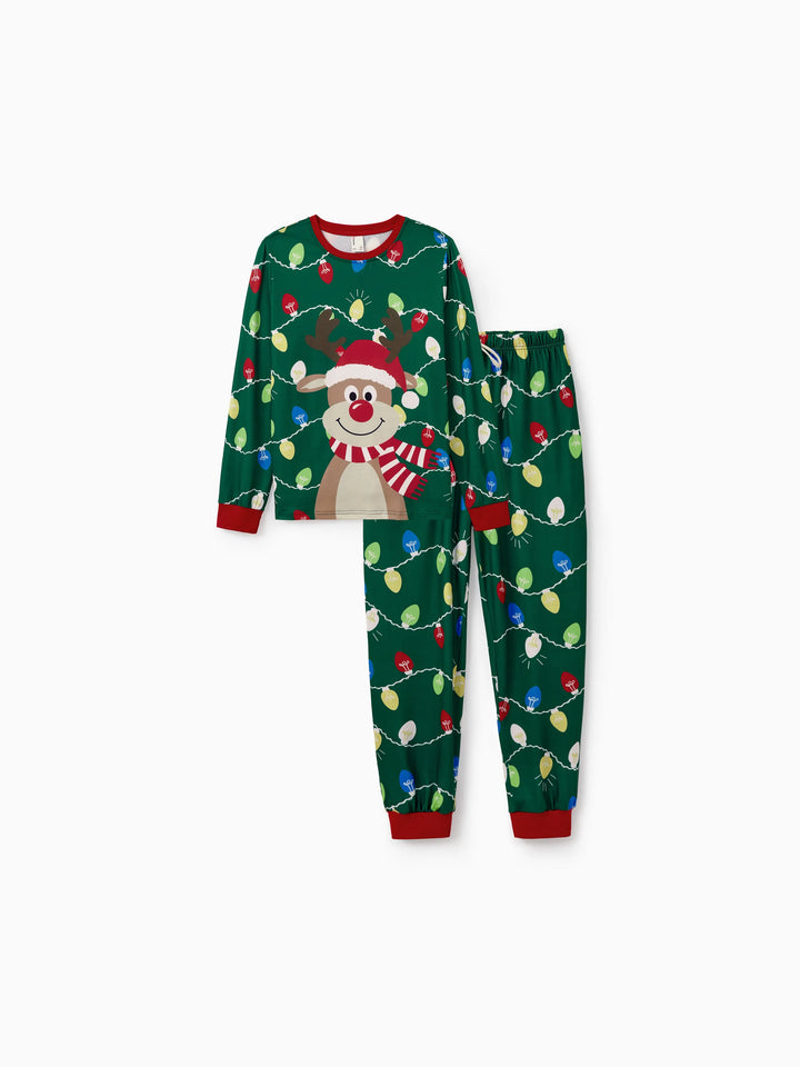 Conjunto de Pijamas de Natal para a Família em Coordenação - Estampado de Renas em Verde com Meias de Natal Verdes