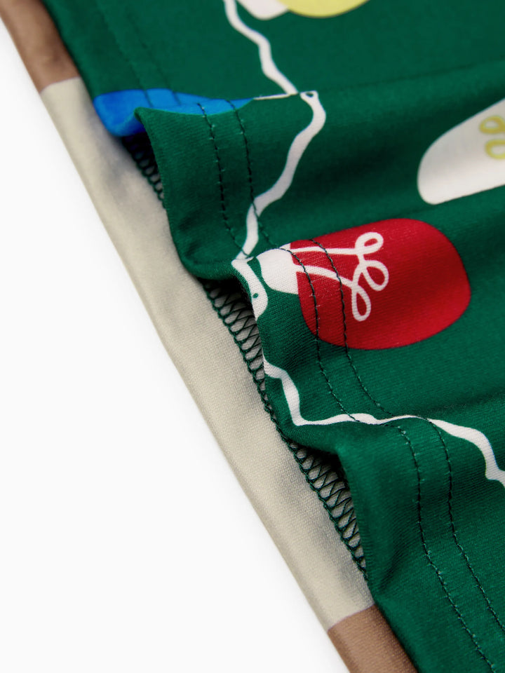Conjunto de Pijamas de Natal para a Família em Coordenação - Estampado de Renas em Verde com Meias de Natal Verdes