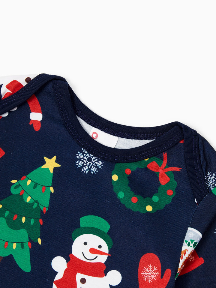 Conjunto de Pijamas para a Família Natalícios a Condizer que Brilha no Escuro - Pai Natal em Azul Escuro com Meias de Natal em Azul Profundo