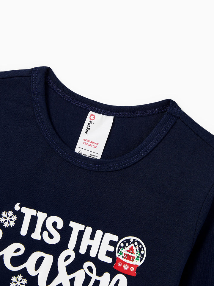 Conjunto de Pijamas para a Família Natalícios a Condizer que Brilha no Escuro - Pai Natal em Azul Escuro com Meias de Natal em Azul Profundo