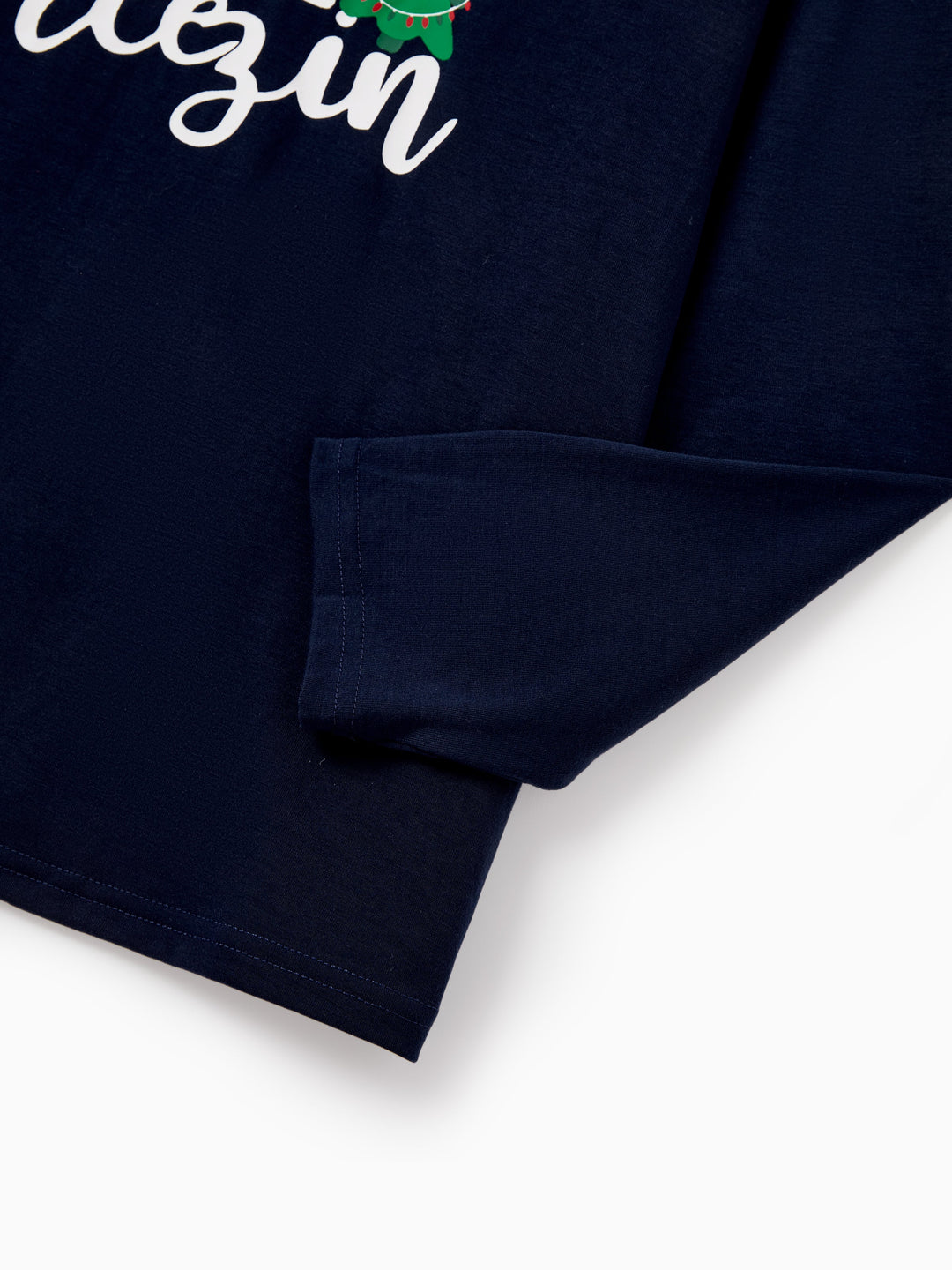 Conjunto de Pijamas para a Família Natalícios a Condizer que Brilha no Escuro - Pai Natal em Azul Escuro com Meias de Natal em Azul Profundo