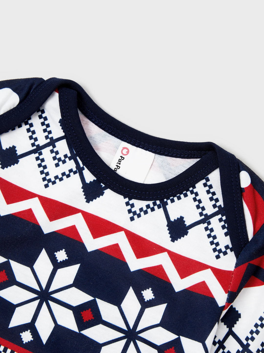 Conjunto de Pijamas em Conjunto para a Família de Natal com Print do Pai Natal que Brilha no Escuro e Meias de Natal em Azul Escuro