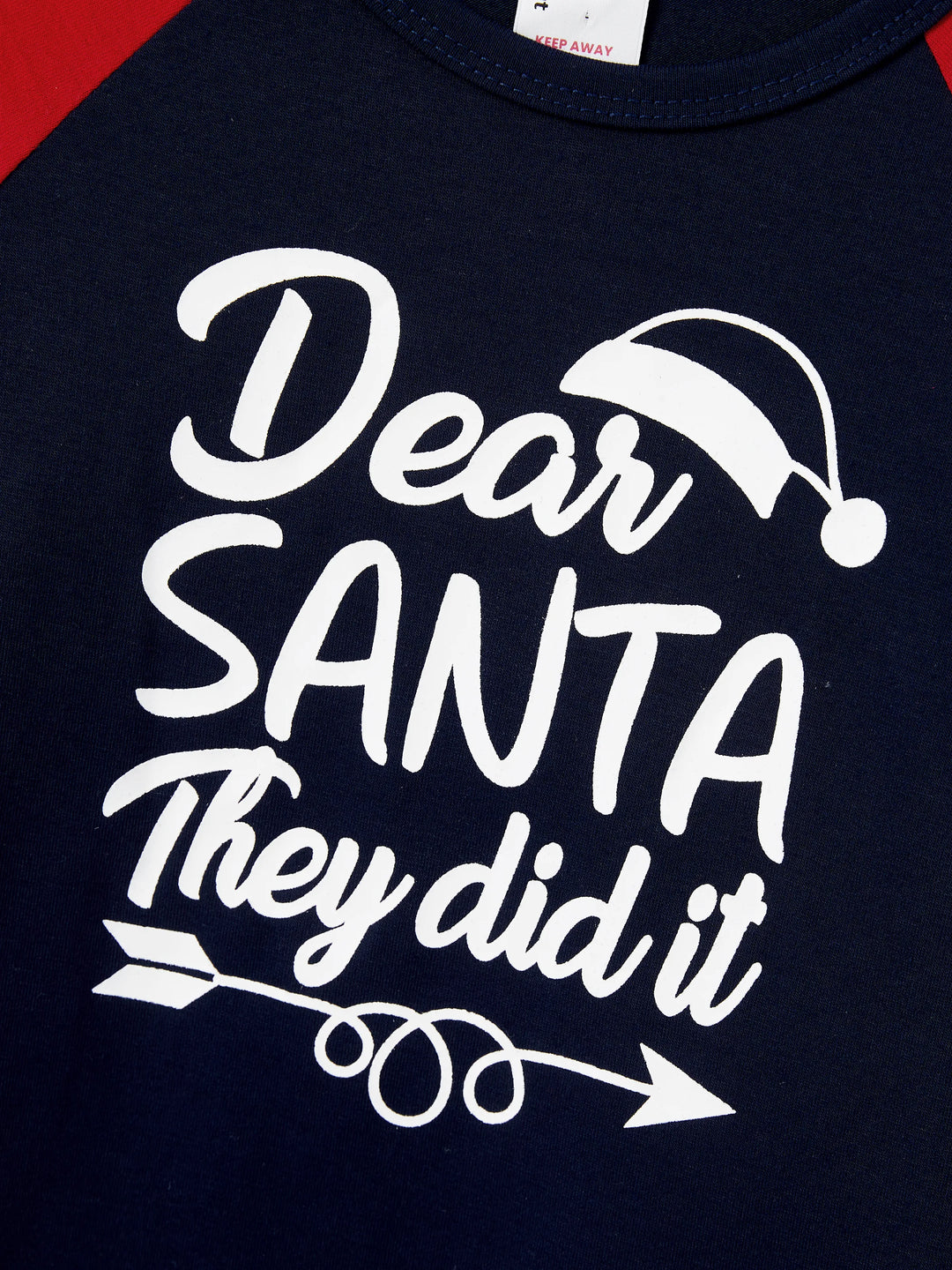 Conjunto de Pijamas em Conjunto para a Família de Natal com Print do Pai Natal que Brilha no Escuro e Meias de Natal em Azul Escuro