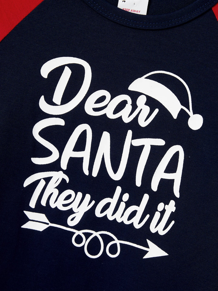 Conjunto de Pijamas em Conjunto para a Família de Natal com Print do Pai Natal que Brilha no Escuro e Meias de Natal em Azul Escuro