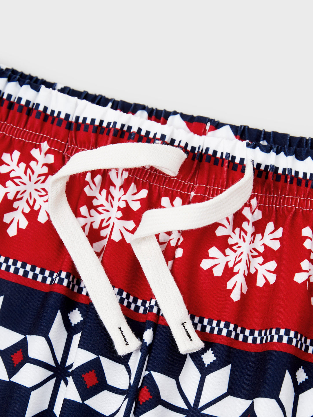 Conjunto de Pijamas em Conjunto para a Família de Natal com Print do Pai Natal que Brilha no Escuro e Meias de Natal em Azul Escuro
