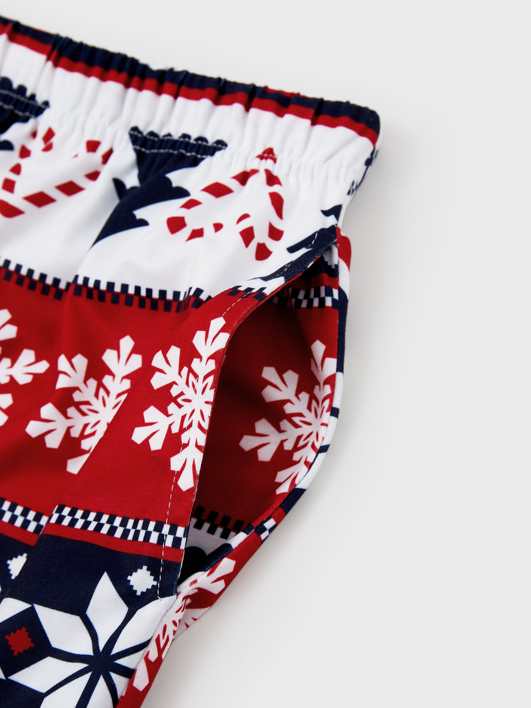 Conjunto de Pijamas em Conjunto para a Família de Natal com Print do Pai Natal que Brilha no Escuro e Meias de Natal em Azul Escuro