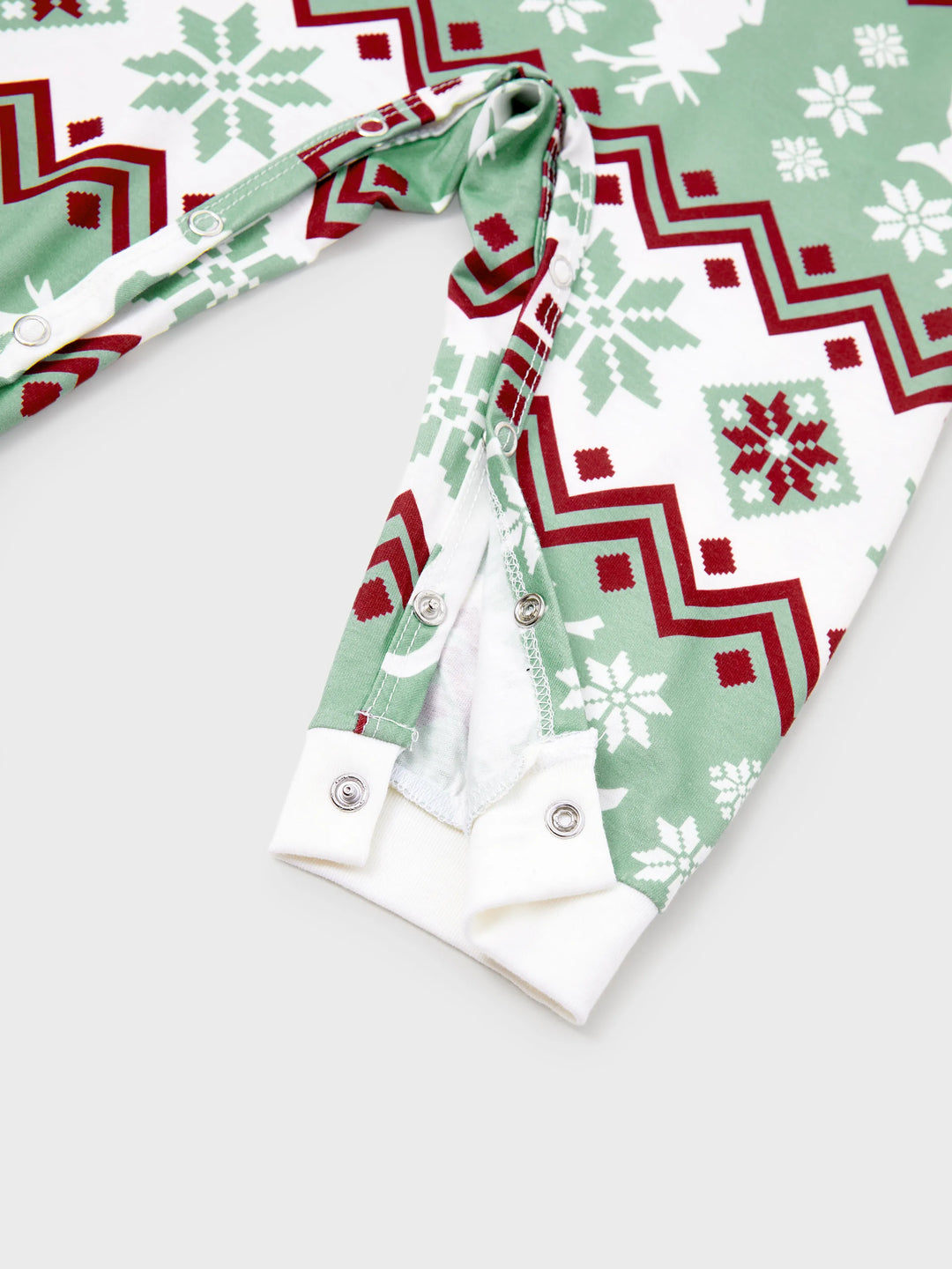 Conjunto de Pijamas de Natal para a Família com Estampado de Espírito Natalício e Flocos de Neve, incluindo Meias de Natal - Verde Claro