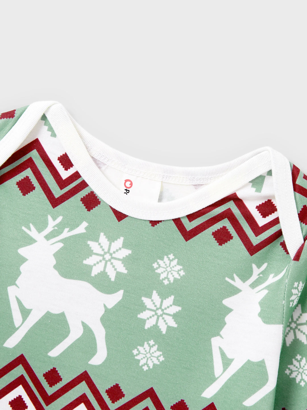 Conjunto de Pijamas de Natal para a Família com Estampado de Espírito Natalício e Flocos de Neve, incluindo Meias de Natal - Verde Claro